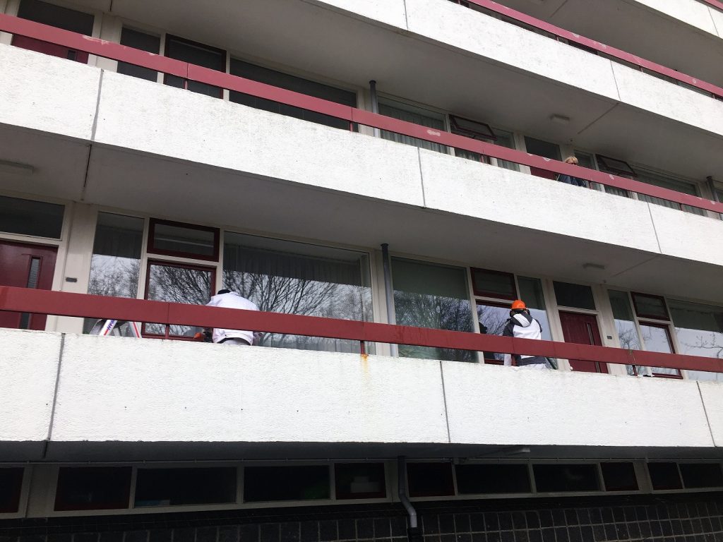 Schilderwerk aan VvE Duivelandselaan te Amstelveen.